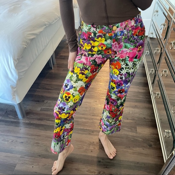 NWT ๐ Moschino Boutique flower print jeans 2021 collection. Flare bottom size 6 - Picture 7 of 11